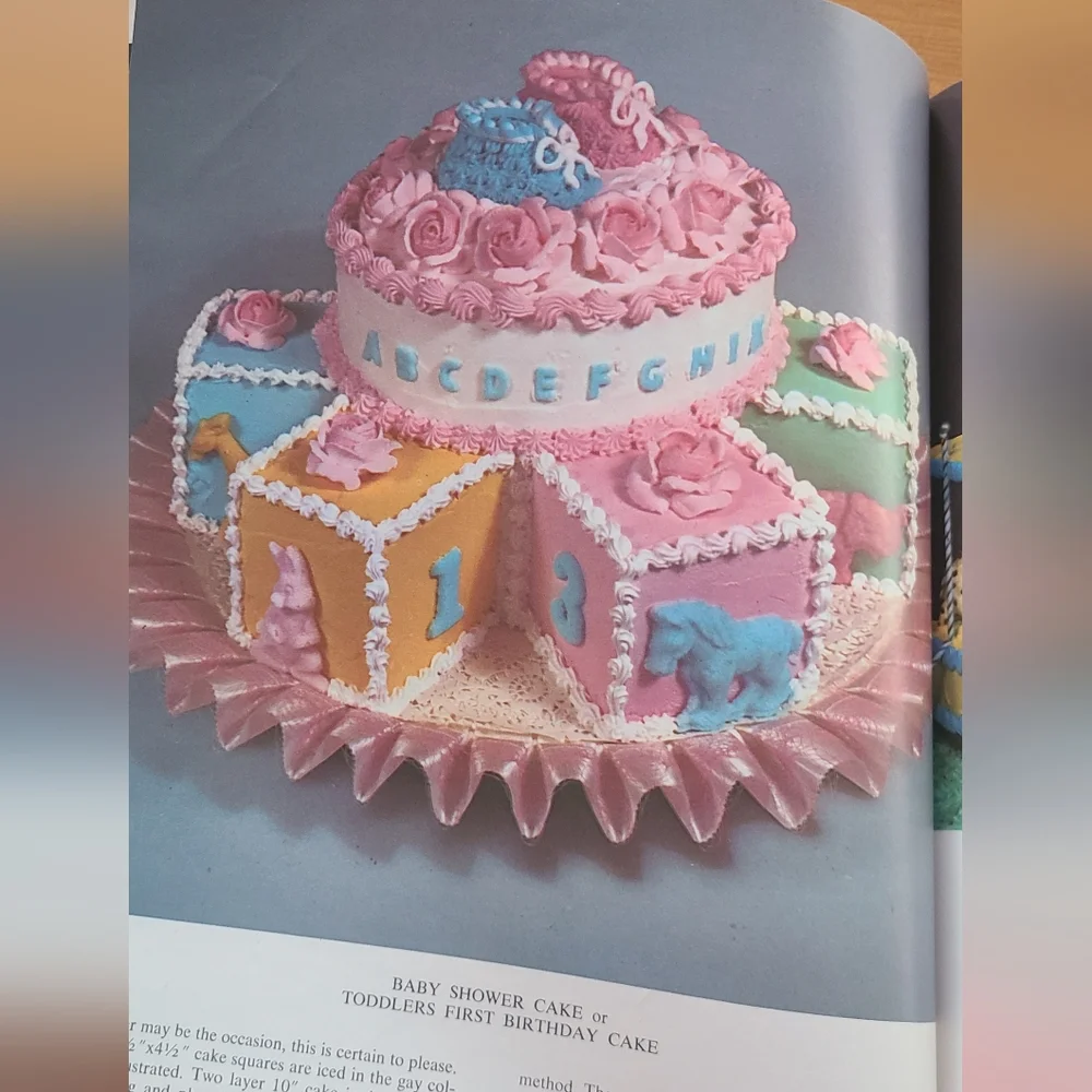 Wilton's Wonderland of Cake Decorating 2nd edition 1964 book
